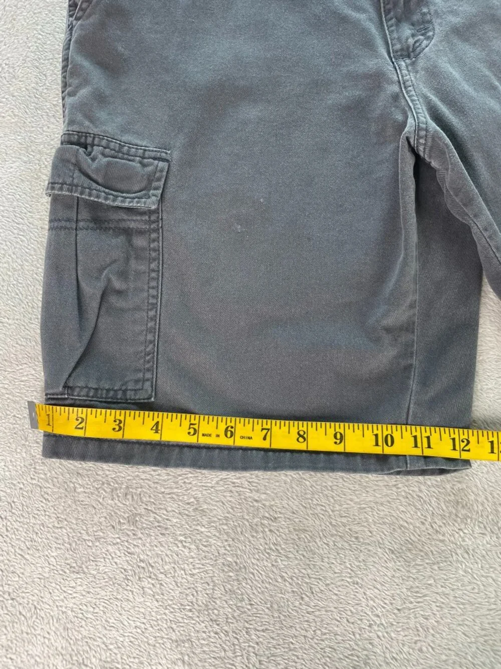 Wrangler Authentic Issue Men's 32 Gray Cargo Shorts Y2K Utility Workwear